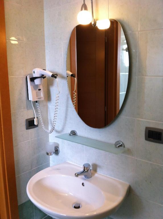 Hotel Atleti Foggia Pokoj fotografie