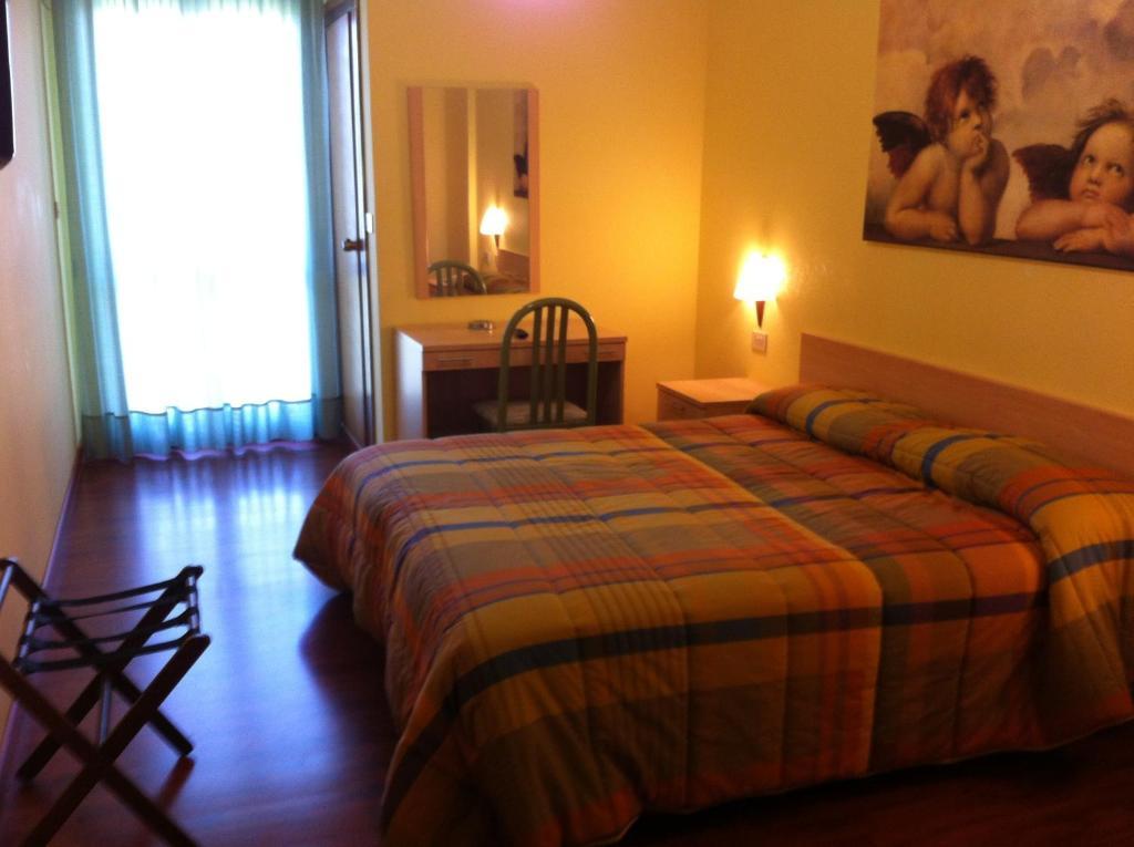 Hotel Atleti Foggia Pokoj fotografie