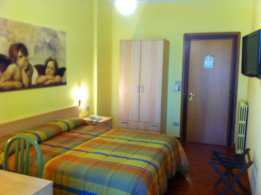 Hotel Atleti Foggia Pokoj fotografie